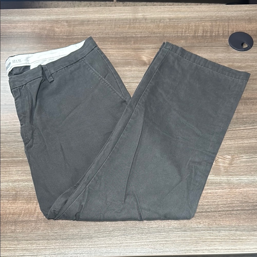 Old Navy—Men's Dark Grey Pants— size W42xL32
